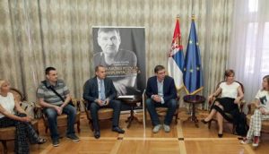 Aleksandar Vučić i Zlatibor Lončar, ministar zdravlja, sa pacijentima koji čekaju transplantaciju organa