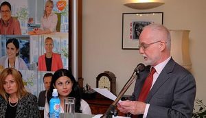 Ambasador Denis Kif na predstavljanju izveštaja kompanije GSK