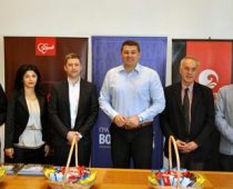 Kompanija Soko Štark i Opština Voždovac potpisale dogovor o saradnji: U sportske centre Banjica i Šumice biće uloženo 60.000 evra