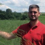 У СЕЛУ ЦЕРОВЦУ КОД КРАГУЈЕВЦА ГАЈИ СЕ СКУПОЦЕНО ПОВРЋЕ: Прва плантажа беле шпаргле у Шумадији