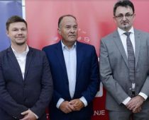 Telekom oprema informatičke kabinete u školama