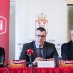 Bambi donirao 50 interaktivnih tabli školama
