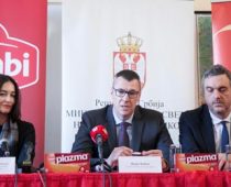 Bambi donirao 50 interaktivnih tabli školama