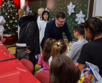 NIS uručio paketiće mališanima Instituta za zdravstvenu zaštitu dece i omladine Vojvodine