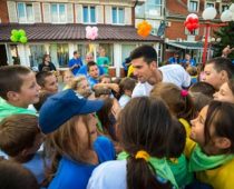 FANOVI NOVAKA ĐOKOVIĆA SAKUPILI SKORO 15.000 EVRA ZA  DECU SRBIJE ZA MANJE OD 24 SATA