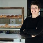 ПРOИЗВОДЊА ХРАНЕ И СОЦИЈАЛНА СОЛИДАРНОСТ: Бejгл – oригинaлнo пeцивo све траженије