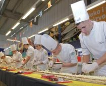 Napravljen najduži ”Hiljadu listova” kolač u Srbiji