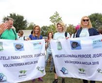 Volonteri Erste banke uređivali park u Temerinu