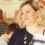 У ЗАНАТСКОЈ РАДИОНИЦИ ДРВЕНИХ ИГРАЧАКА „КОЦКИЦА“ У СУБОТИЦИ: Предузетништво – деци на услузи