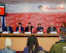 Rast plata kao deo investicionog ciklusa i poslovne stabilnosti