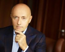 MIODRAG KOSTIĆ DOBITNIK ZLATNOG ZNAKA CRVENOG KRSTA SRBIJE