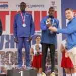 VATERPOLISTA SAVA RANĐELOVIĆ PODRŽAO KAMPANJU RAK JE IZLEČIV I DODELIO MEDALJE NAJBRŽIM  MARATONCIMA