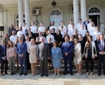 NAJBOLJI MATURANTI SREDNJIH ŠKOLA IZ SRBIJE I REPUBLIKE SRPSKE NAGRAĐENI NA PRIJEMU U BELOM DVORU