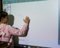 Telekom Srbija poklanja 20 računarskih kabineta osnovcima širom Srbije: Proglašeni ovogodišnji pobednici projekta „Stvaramo znanje“