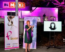 Podela perika u kampanji „Daj snagu“