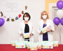 Povodom Svetskog dana prevremeno rođenih beba, Pampers i Mercator objavljuju početak donacije od 25.000 Pampers Preemie pelena za prevremeno rođene bebe Institutu za neonatologiju u Srbiji