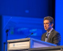 Dugogodišnji predsednik Borda Filip Moris Luis Kamalijeri se povukao, na njegovo mesto dolazi dosadašnji generalni direktor Andre Kalancopulos