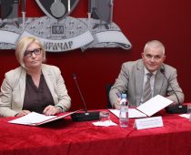 Kompanija dm donira pametne klupe Gradskoj opštini Vračar