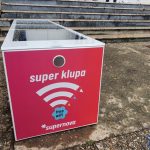 Jedanaest osnovnih škola u Srbiji dobilo Supernova pametne klupe