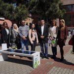 OTP banka Srbija donirala Strawberry pametnu klupu Gimnaziji Inđija