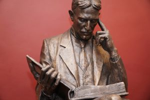 Nikola Tesla – skulptura – rad vajara Stena Vatsa