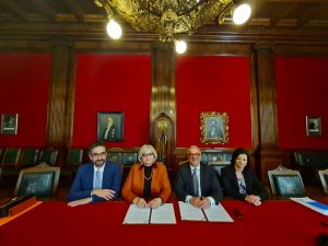 Guverner NBS Jorgovanka Tabaković sa saradnicima i predstavnicima Agencije za sprečavanje korupcije, posle potpisivanja sporazuma (Foto: NBS)