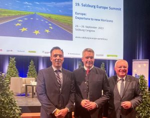 Austrijski kancelar, Karl Nehamer (u sredini) sa Obradom Tadićim (levo) i profesorom Francom Šausbergerom (desno)