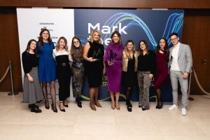 Tim Delta Holdinga za korporativne komunikacije sa dobitnicama priznanja Mark Awards Minom Tadić i Ivanom Kampel