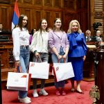 U ORGANIZACIJI UDRUŽENJA POSLOVNIH ŽENA POČELO TAKMIČENJE ZA DEVOJČICE „UHVATI IDEJU“