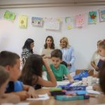 Mali znaci pažnje za velike osmehe: Er Srbija uz decu iz Kraljeva