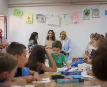 Mali znaci pažnje za velike osmehe: Er Srbija uz decu iz Kraljeva