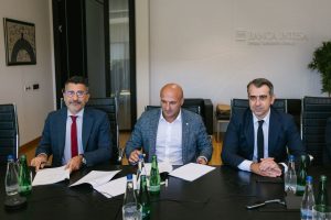 Predstavnici EBRD, PIP doo i Banca Intesa na potpisivanju ugovora