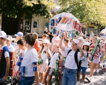 Završen Limenka Teatar Fest u Kruševcu – prikupljeno 65 hiljada limenki za reciklažu
