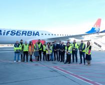 JOŠ JEDAN AVION U BOJAMA ER SRBIJE: STIGAO NOVI EMBRAER