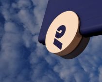 Umesto prazničnih poklona – podrška: Donacija NURDOR-u u okviru inicijative „Svet pun srca je svet pun prilika“