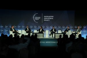 Svi učesnici panela: Vlastimir Vuković (NLB), Srđan Kondić (Adiko banka), Rosanda Milatović-Škorić (OTP banka), Darko Popović (Banca Intesa), Nikola Stamenković (Erste banka) i Nikola Vuletić (UniCredit banka) Foto: Aleksej Nešović