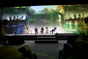 Jelisaveta Lazarević (levo) sa sagovornicima (Foto: Nikola Spasić)