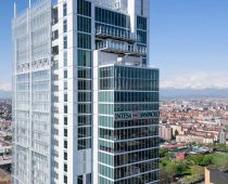 Intesa Sanpaolo ostvarila rekordne rezultate u prvom polugodištu, povećala projekcije