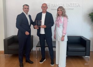 Predrag Milenović, član IO Banca Intesa, Јános Zsemberi, vlasnik kompanije Sat-Trakt i Maja Kolar, direktorka za saradnju sa MSP sektorom Banca Intesa Beograd (Foto: Banca Intesa)
